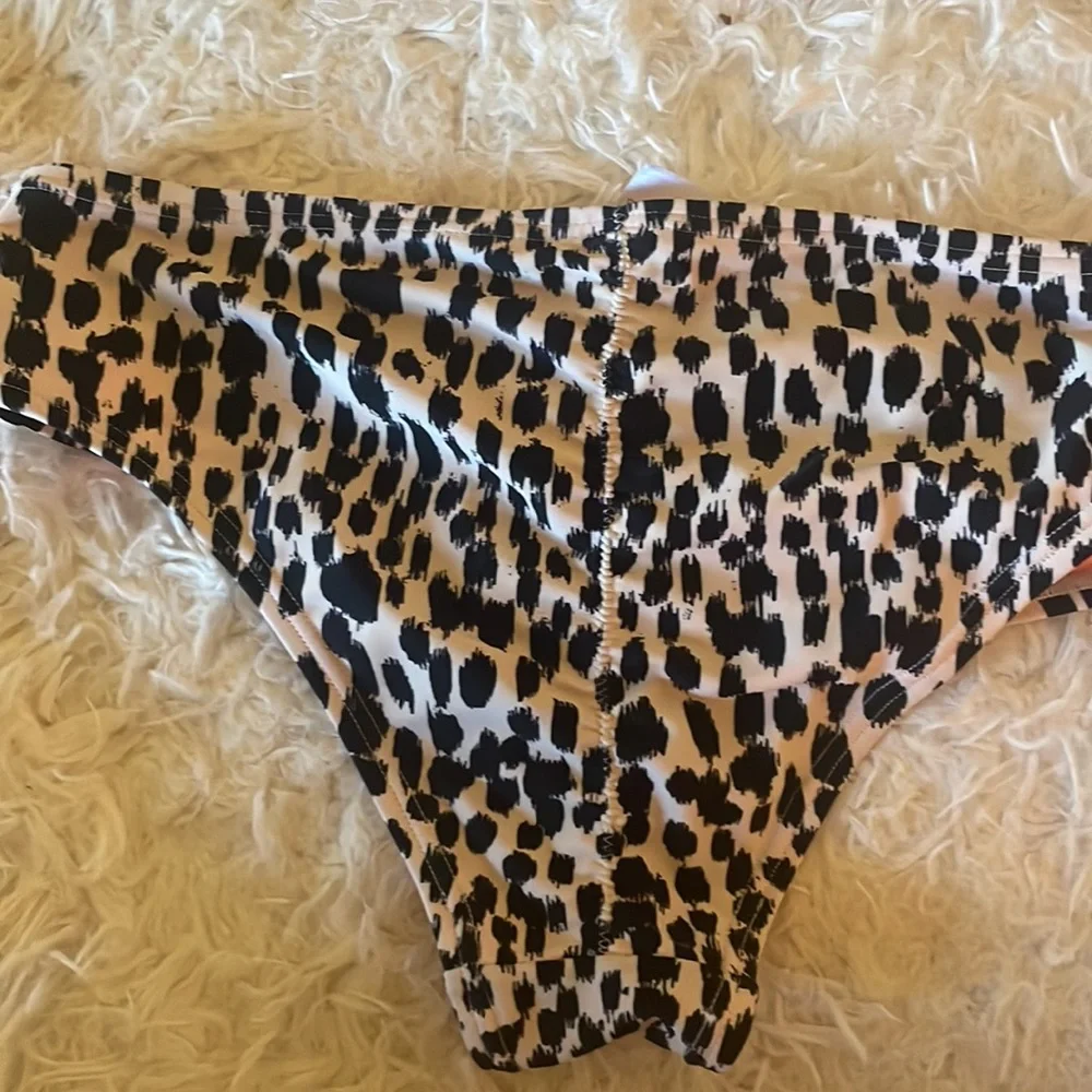 Bikini - Picture 7 of 8
